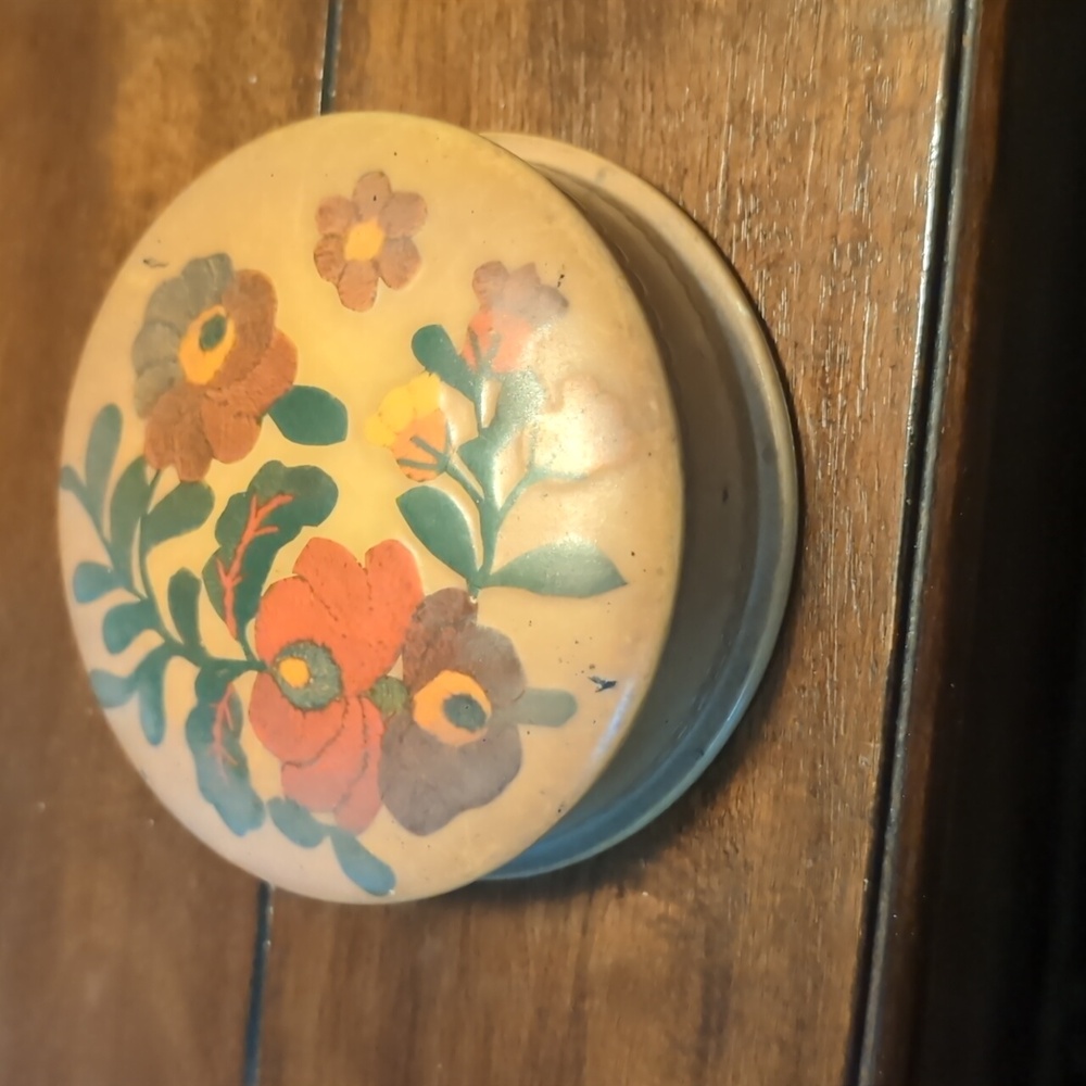 Vintage 1969 Round Flower Powder Box and Pink Powder Puff